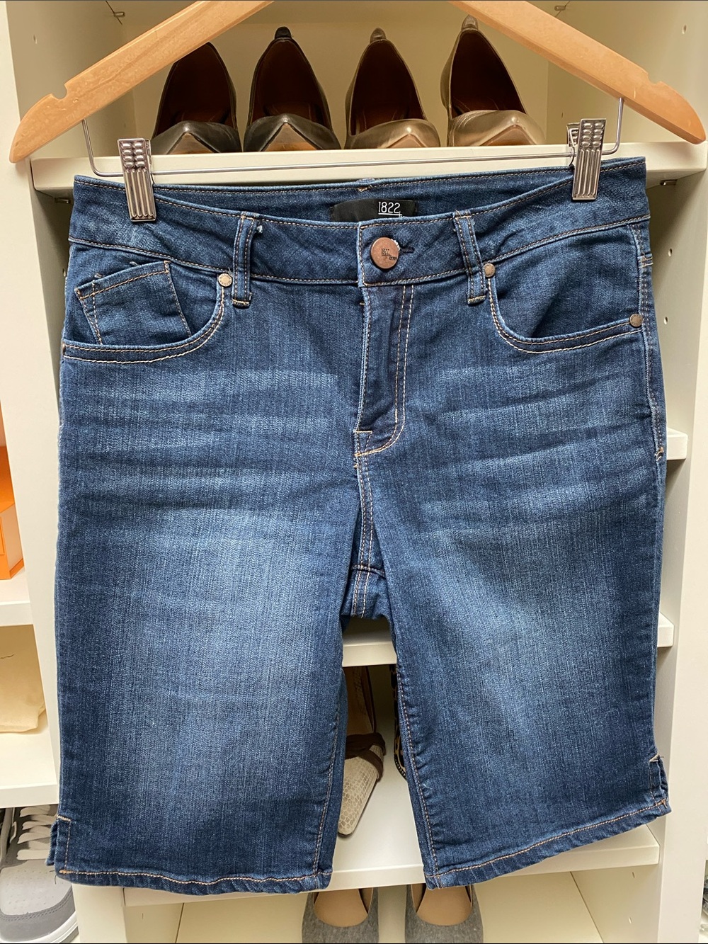 1822 - Denim Boyfriend Bermuda Shorts - Indigo. Size 8. LIKE NEW!